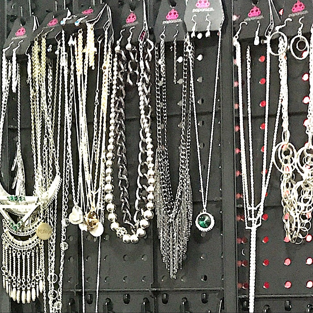 Paparazzi necklaces lot (15)